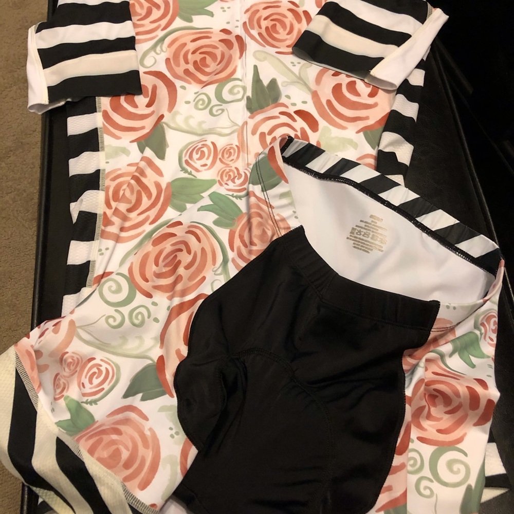 UGo Women’s Cycling Kit